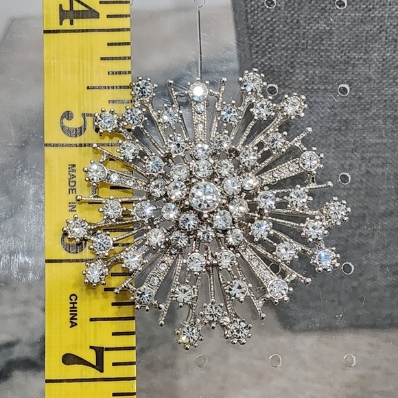 Vintage Rhinestone Brooch, 2.5" Starburst Design - Picture 8 of 9
